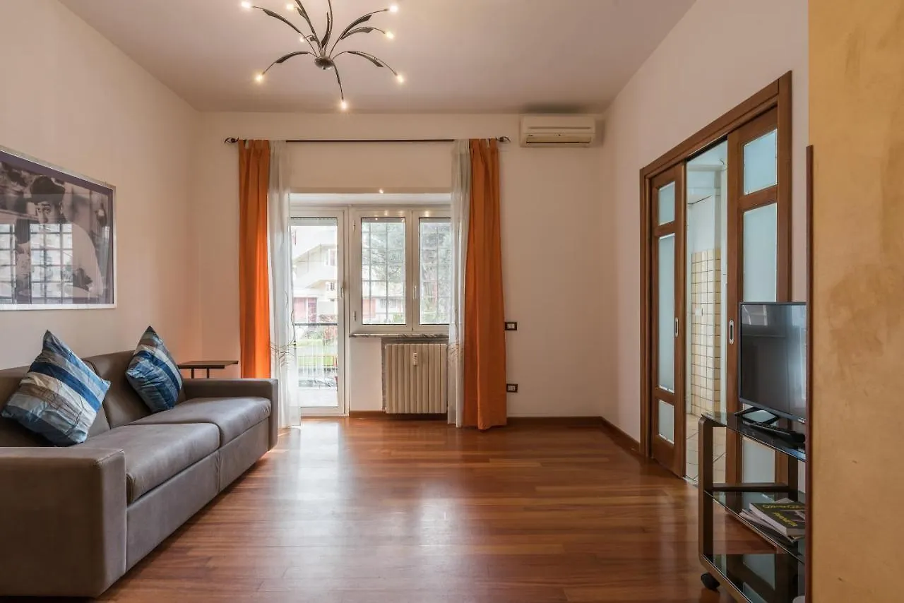 Bright Apt 2 Bedroom And Balcony روما 0*,  إيطاليا