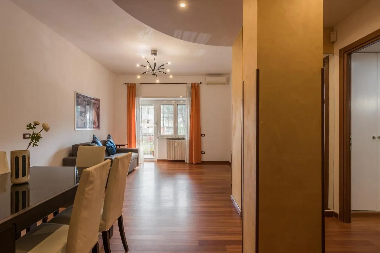 Bright Apt 2 Bedroom And Balcony روما
