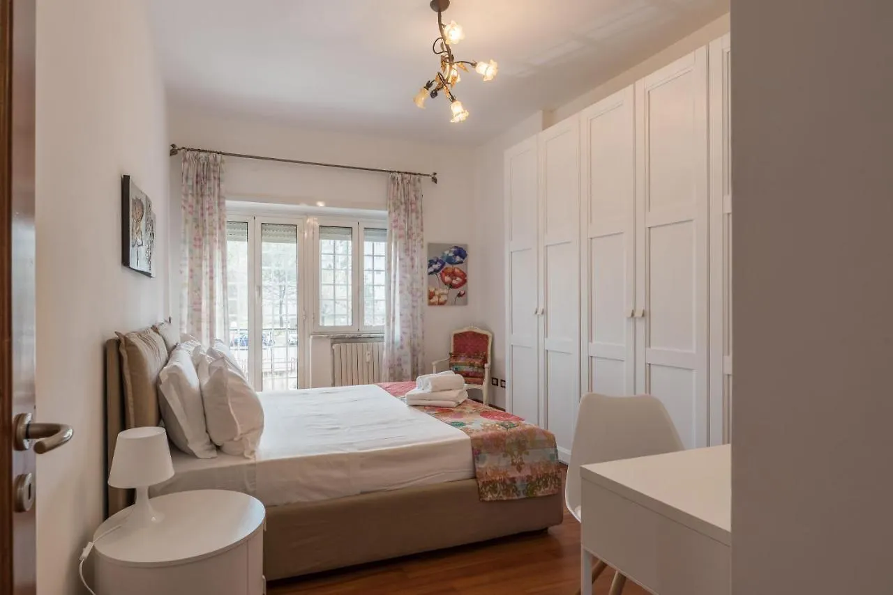 Bright Apt 2 Bedroom And Balcony روما شقة