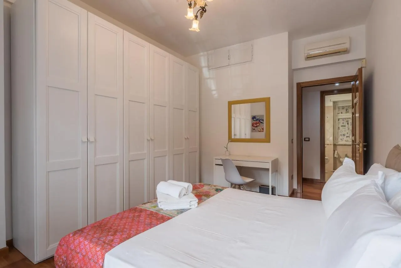 Bright Apt 2 Bedroom And Balcony روما 0*,